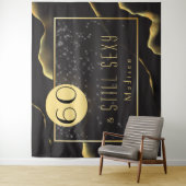 Tapisserie noire cool pour 60e anniversaire fabule (En situation)