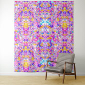 Tapisserie rose et bleu arrosée (En situation)