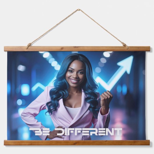 TAPISSERIE SUSPENDUE BE DIFFERENT (Devant)