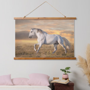 Tapisserie Suspendue Beau cheval ibérique dans la prairie au coucher du