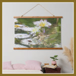 Tapisserie Suspendue Beau Monet Floral Style Lily Pond<br><div class="desc">C'est un morceau de photographie artistique de l'étang de nénuphars à Central Park,  NYC — créé dans le style impressionniste de Monet. Le vôtre à profiter dans votre maison. Toute question de conception n'a qu'à envoyer un conversation ou un courriel à charmdesignstudio@rcn.com et nous serons heureux de vous aider.</div>
