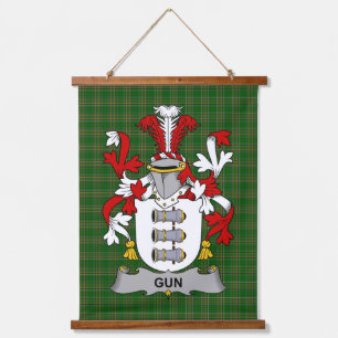 Tapisserie Suspendue Blason de la famille Gun ou McElgunn d'Irlande