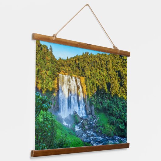 Tapisserie Suspendue Cascading Waterfall Lush Forest Landscape Sunset   (Angulaire)