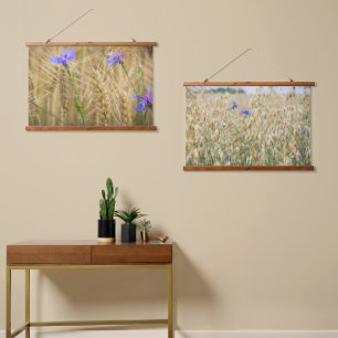 Tapisserie Suspendue Champ de blé d'été avec fleurs bleues