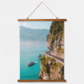Tapisserie Suspendue Cliffside Escape – Coastal Road & Turquoise Waters (Recto)
