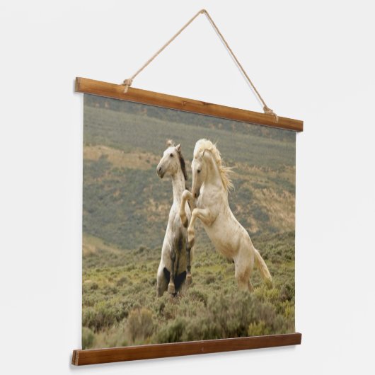Tapisserie Suspendue Deux Stallions sauvages combattent (Angulaire)