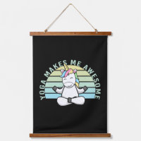 Drôle mignon licorne faisant du yoga. drôle yoga p