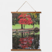 Tapisserie Suspendue Feuilles rouges d'automne reflétées dans l'étang (Recto)