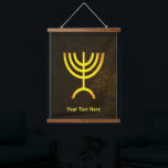 Tapisserie Suspendue Flamme de Menorah<br><div class="desc">Un rendu numérique brun et or de la menorah juive à sept branches (hébreu : מְ נ וֹ רָ ‎). Customisez en ajoutant votre propre texte. La menorah à sept branches, utilisée dans le sanctuaire portatif mis en place par Moïse dans le désert et plus tard dans le Temple de...</div>