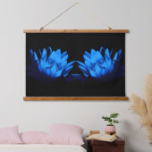 Tapisserie Suspendue Glowing Blue Water Lily Lotus Flower Abstract (Chambre à coucher)