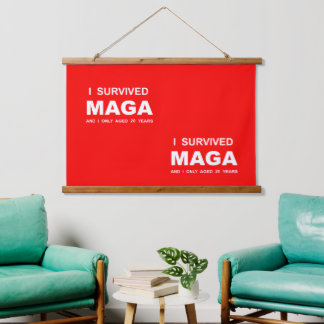 Tapisserie Suspendue J'ai survécu à MAGA