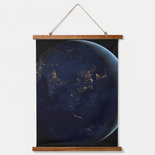 Tapisserie Suspendue La Terre s'illumine la nuit en Asie et en Australi