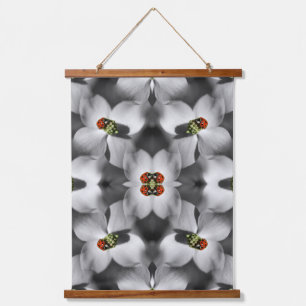 Tapisserie Suspendue Ladybug sur Dogwood Flower Nature Abstraite