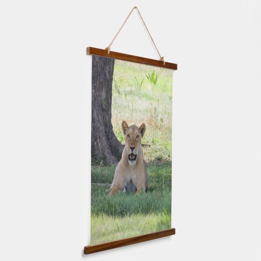 Tapisserie Suspendue Lions sauvages sur la forêt accrochant la tapisser (Angulaire)