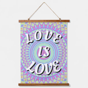 Tapisserie Suspendue Love Is Love Fierté