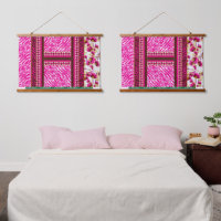 papier peint rose et blanc avec croix dessus