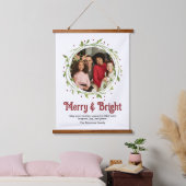 Tapisserie Suspendue Photo moderne Merry & Bright Script Wreath (Chambre à coucher)