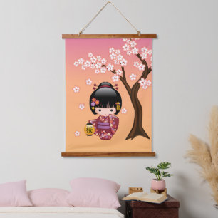 Tapisserie Suspendue Poupée Sakura Kokeshi - Geisha Girl on Peach