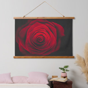 Tapisserie Suspendue Rose rouge sur effet vintage arrière - plan noir