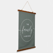 Tapisserie Suspendue Sage Green Custom Family Monogramme Foyer Mur (Angulaire)