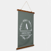 Tapisserie Suspendue Sage Green Personnalisé Famille Monogramme Mur (Angulaire)