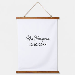Tapisserie Suspendue simple monogramme minimaliste Mme M. nom date anné