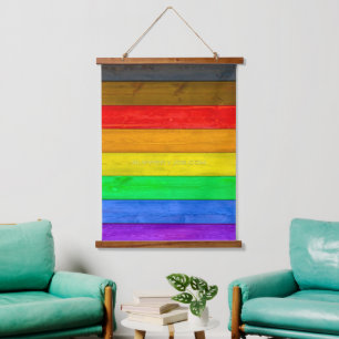 Tapisserie Suspendue SlipperyJoe's inclusive gay pride drapeau en bois 