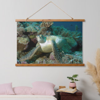 Tapisserie Suspendue Tortue verte de mer après s'être reposée parmi le 