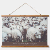 Tapisserie Suspendue Troupeau de moutons blancs et noirs (Devant)