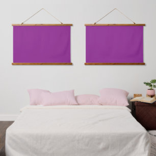 Tapisserie Suspendue Un arrière - plan violet profond accentué par un b