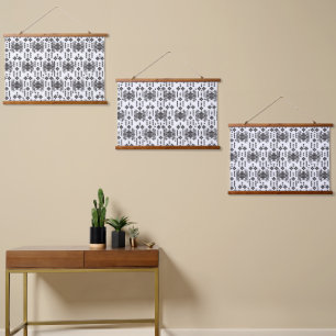 Tapisserie Suspendue Un design monochrome symétrique avec des détails