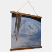 Tapisserie Suspendue Un Système De Faible Pression Mi-Atlantique. (Angulaire)