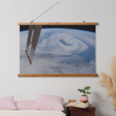 Tapisserie Suspendue Un Système De Faible Pression Mi-Atlantique. (Chambre à coucher)