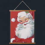 Tapisserie Suspendue Vintage Noël Père Noël, Jolly et Winking<br><div class="desc">Illustration vintage Design de Noël avec un joyeux Père Noël joyeux,  portant un casquette et en train de se baigner comme s'il avait un secret. Ho,  ho,  ho,  Joyeux Noël !</div>