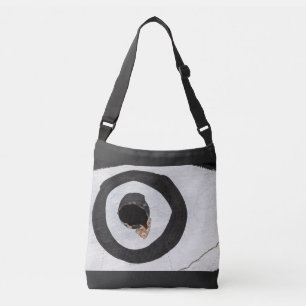 Target scheurt crossbody tas aan flarden