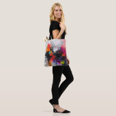 Tas met gestructureerde abstracte kunst in roze, r (Op model)
