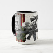 Tasse 1959 de café de fusil du dénoyauteur M16 AR (Devant gauche)