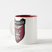 Tasse 2 Couleurs 138th Avn Co rr 2 (Devant gauche)
