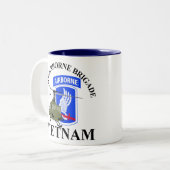 Tasse 2 Couleurs 173RD Le Vietnam aéroporté (Devant gauche)