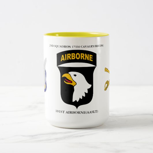 TASSE 2 COULEURS 2E SQUADRON 17E CAVALRY(RECON) 101E AÉROPORT (Centre)