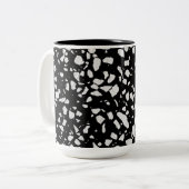 Tasse 2 Couleurs Abstrait Terrazzo Mosaic Motif noir et blanc (Devant gauche)