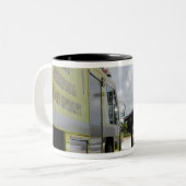 Tasse 2 Couleurs Aéroport WONPAT de Guam (Devant gauche)