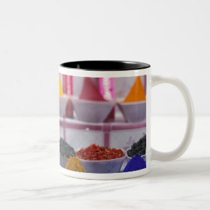 Tasse 2 Couleurs AF, Égypte, Assouan, Épices colorées sur le marché