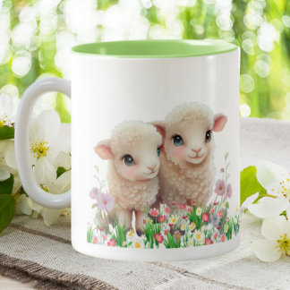 Tasse 2 Couleurs Agneau mignon dans le jardin de fleurs personnalis