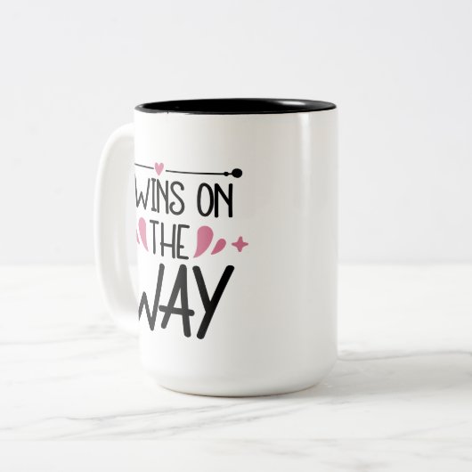 Tasse 2 Couleurs Ajouter le message Jumeaux à venir (Devant gauche)