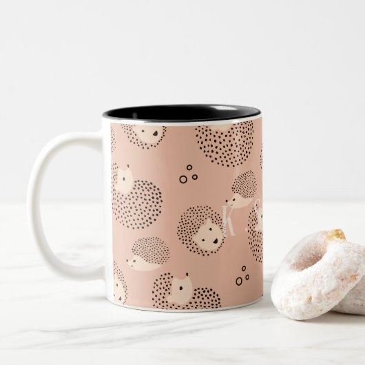 Tasse 2 Couleurs Ajouter votre nom| Motif moderne de Cute Hedgehog (Avec donut)