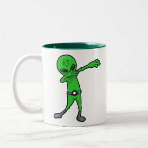 Tasse 2 Couleurs alien halloween dabbing