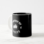 Tasse 2 Couleurs Alimenté par du fromage (Devant gauche)
