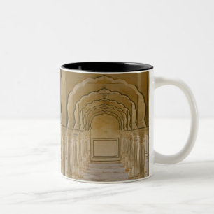 Tasse 2 Couleurs Allée voûtée avec colonnes à l'intérieur du palais