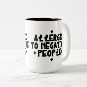 Tasse 2 Couleurs Allergique aux personnes négatives (Devant droit)